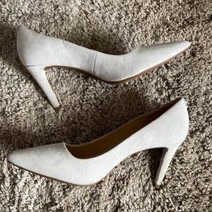 Authentic Michael Kors pointed toe suede pumps